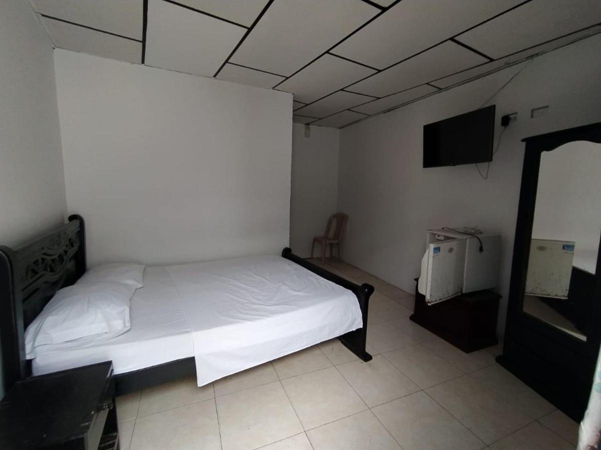 Hotel Andalucia Inn ซันตามาร์ตา ภายนอก รูปภาพ